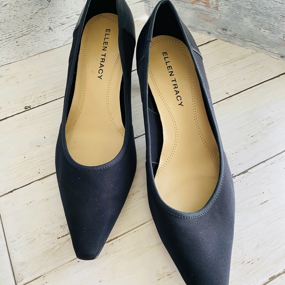 ELLEN TRACY Women's Simple Low Navy Blue Heel  Stretch Pump  Size US Women 7.5